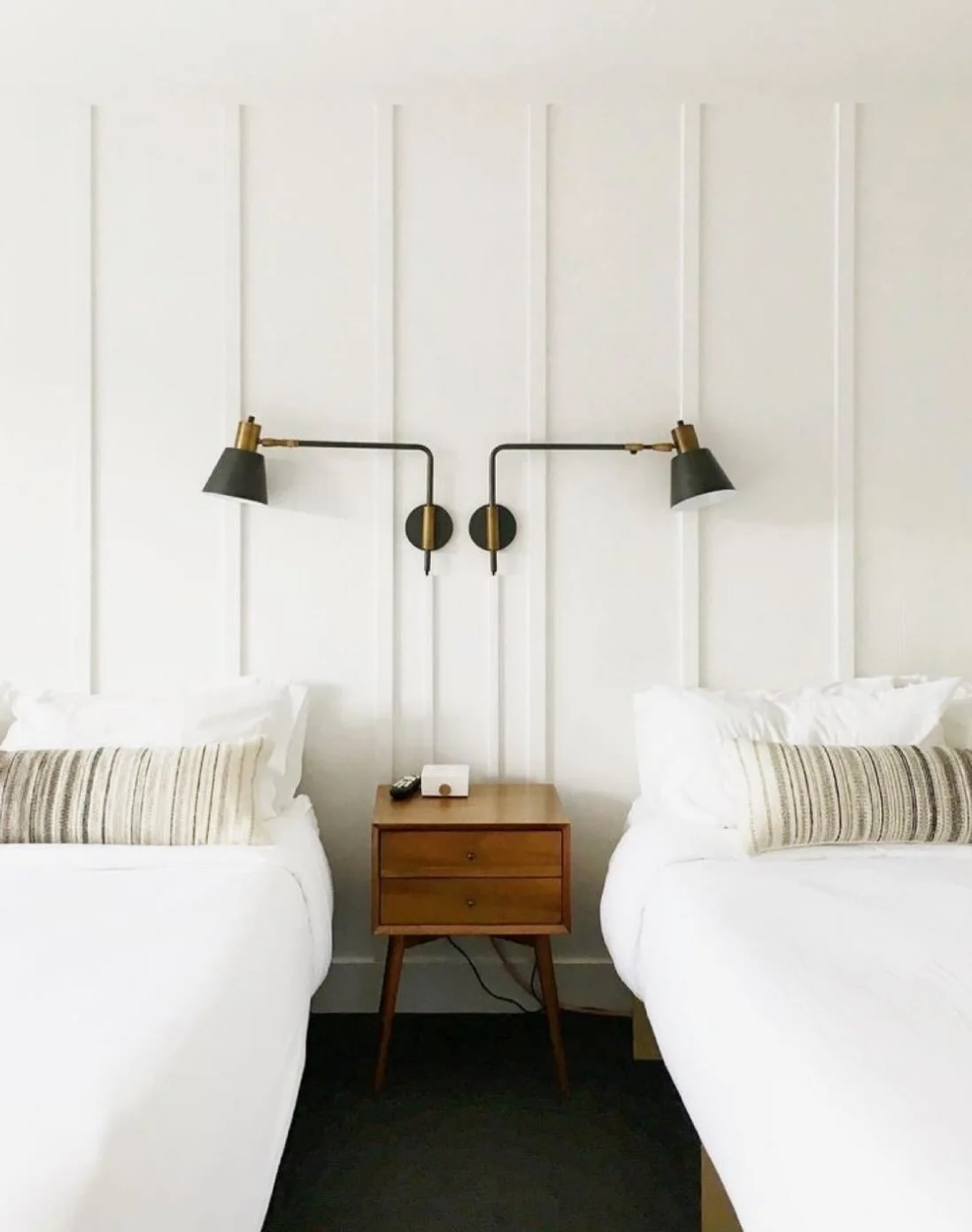 Banish darkness and let the light in. ✨ My favourite kind of interiors do just that. An abundance of natural light complemented with soft multi layered light from lamps, pendants, flickering candles, standing lamps or plug in sconces (if you&rsquo;re