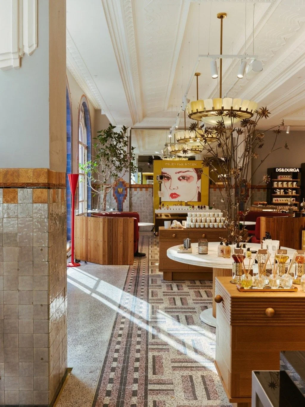 Searching for a Slice of Joy in the Beauty Department. / 👉🏼

x

The beautiful beauty store @meccabeauty in Melbourne. I always visit when I&rsquo;m back with one of my best friends. We try out all kinds of things that seem to make no difference but