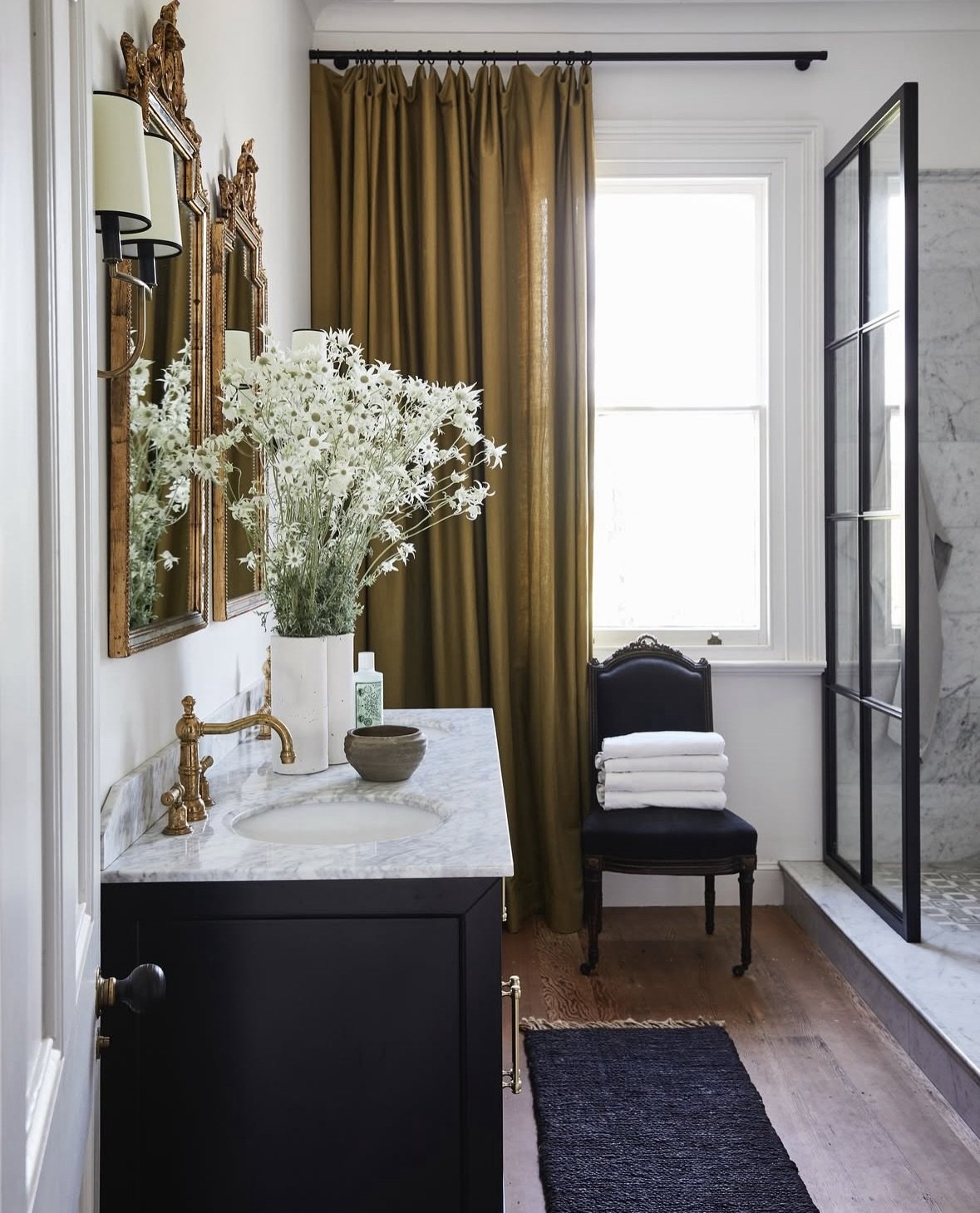 For the love of florals and greenery and the ever stylish work of @stevecordony. 

x