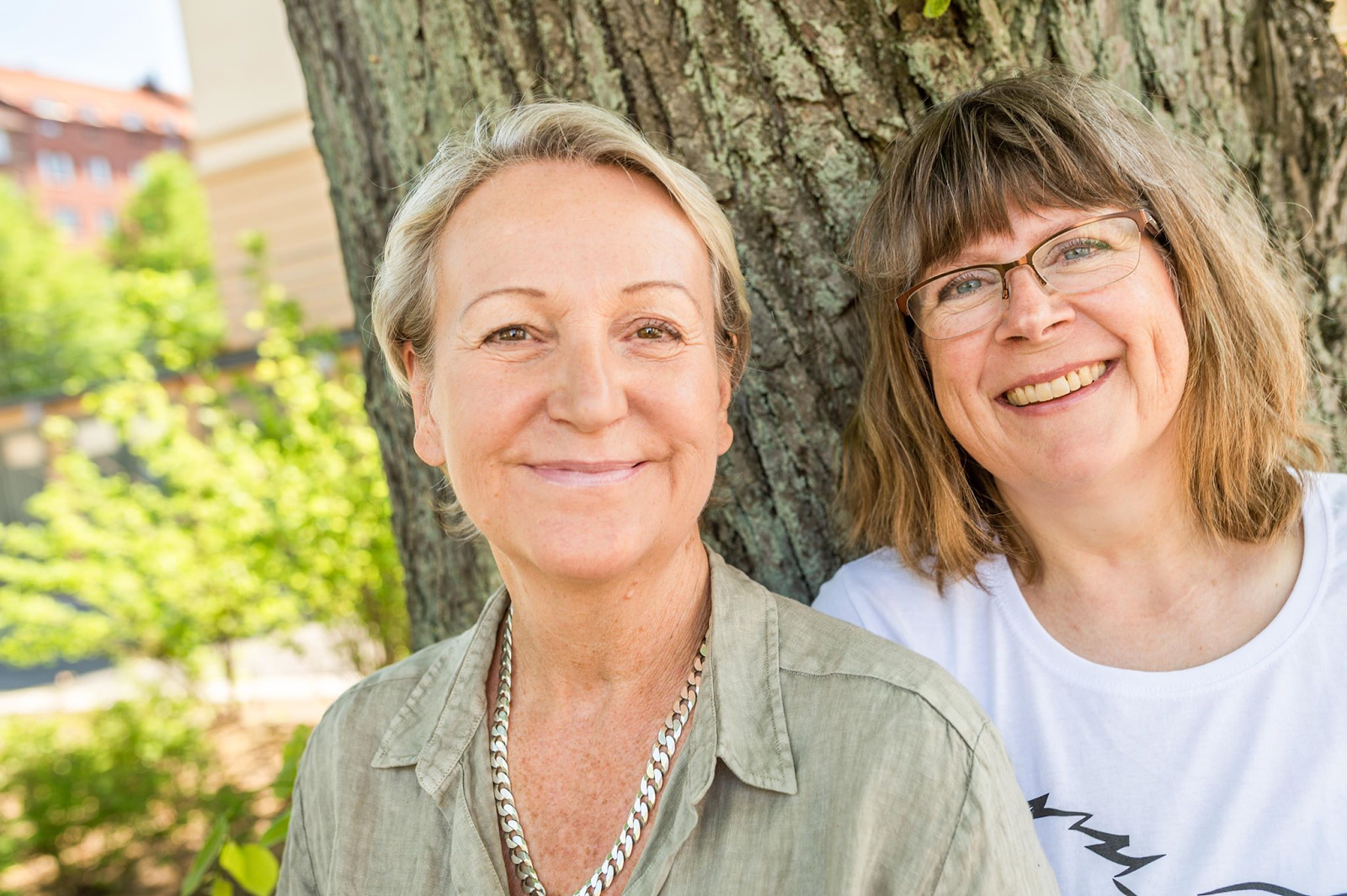 Annika Ridington (till höger) tillsammans med kollegan Elisabeth Carlund. Foto: Paul Wennerholm, Madterrier