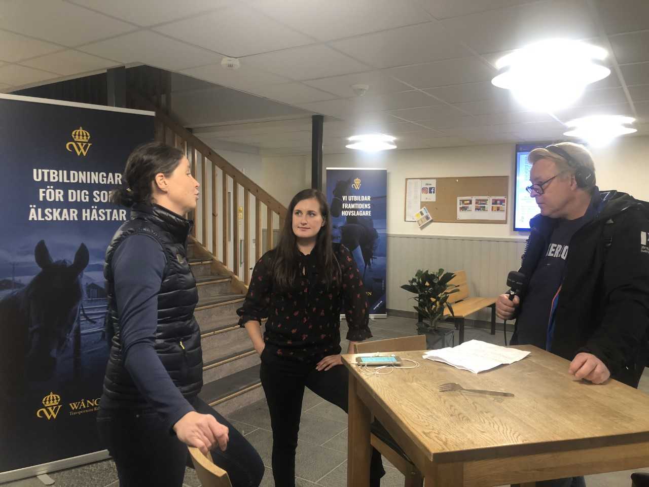 Joanna och Louise blir intervjuade till P4 Jämtland