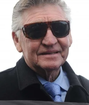 Image Courtesy of Bradley Photos - Les at the track wearing trademark sunglasses