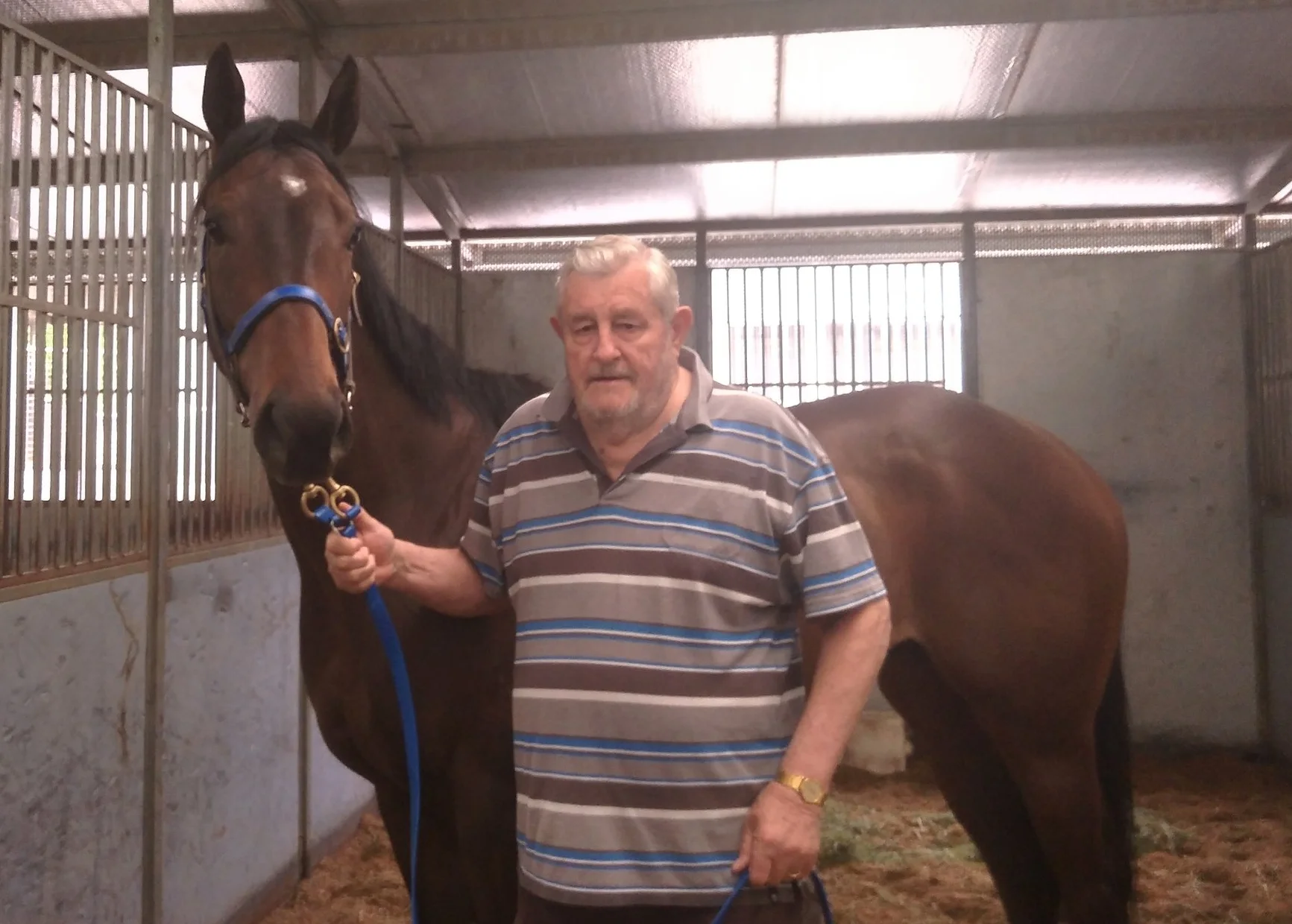 Keith with Handle The Truth in one of the huge stables at Tumble On Lodge