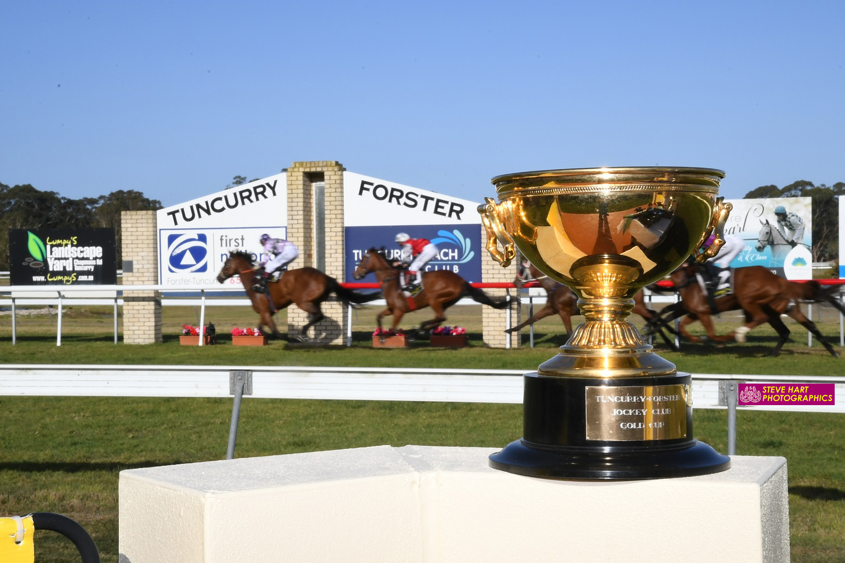 TUNCURRY-FORSTER - FROM THE SWAMPLAND CAME A RACING SHOWPLACE