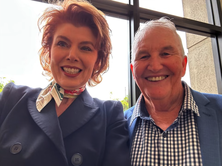 STEVE HART CATCHES UP WITH VICTORIA SHAW