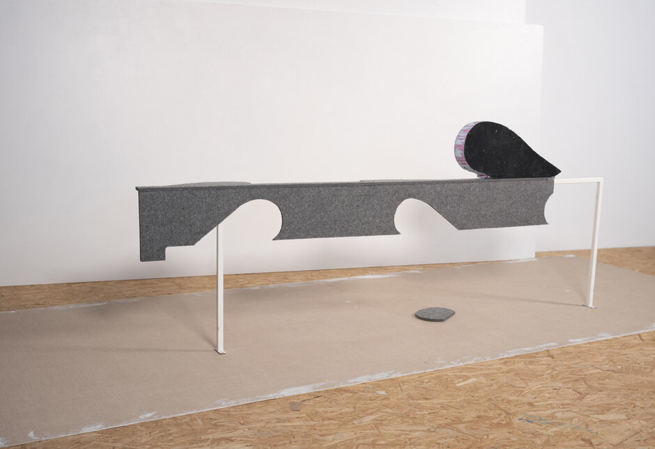 Solo slim, 2020  Felt, lacquer paint on insulation, steel 62 x 150 x 15cm