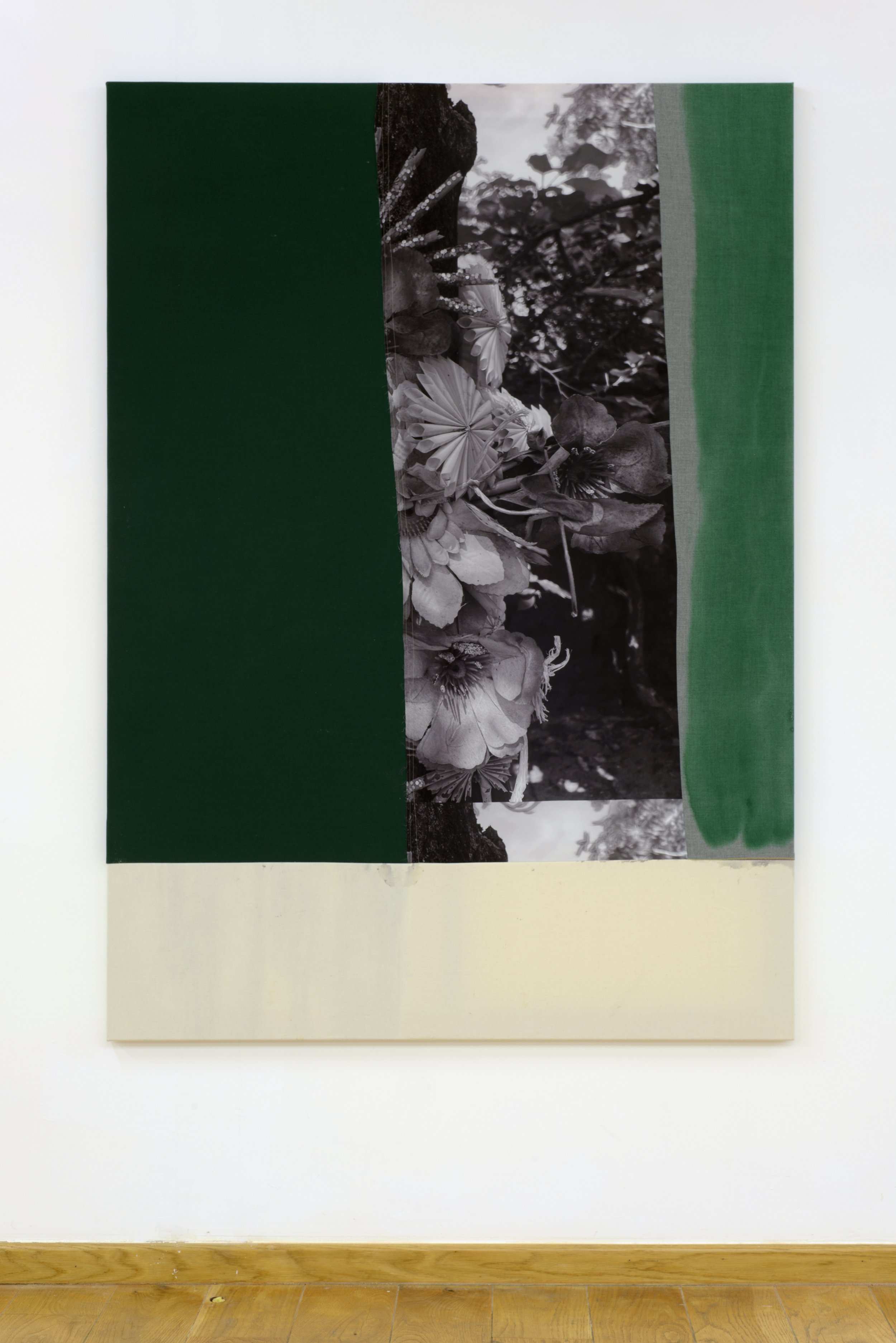 Daffodils for Munchkin Land, 2023 / textile, digitalprint, paint 175 x 125 cm / foto: Documentation Station