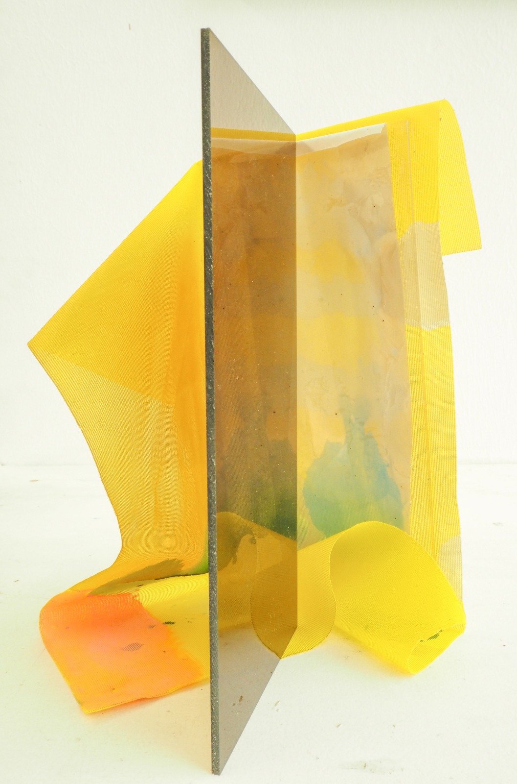 25 x 22 x 12 cm maquette plexi, synthetic fabric Berlin 2020