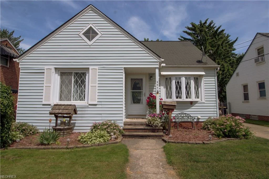 Lovely Bungalow Located In Cleveland