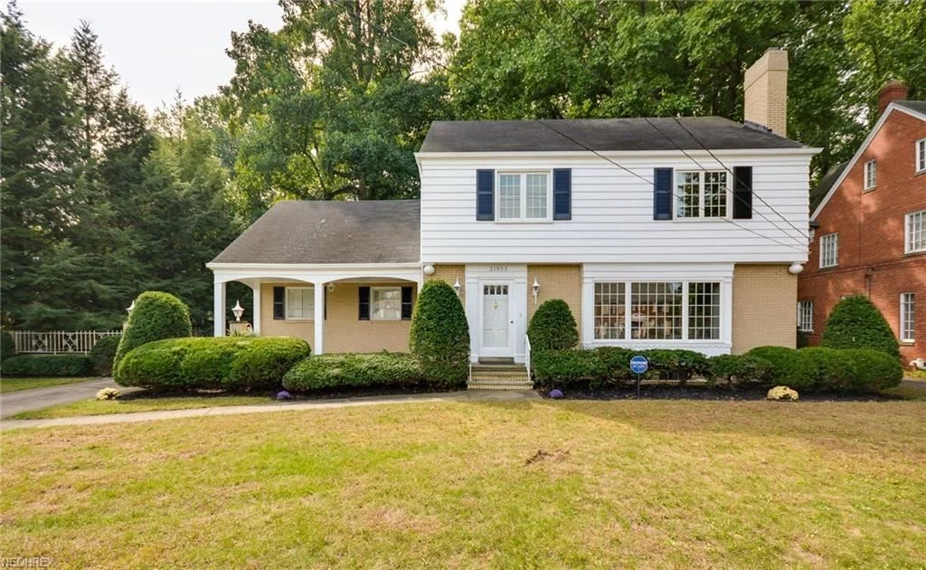 Cozy Colonial on Lake Rd