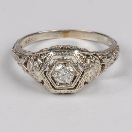 18KT. WHITE GOLD AND DIAMOND RING SET.  Estimate:  $800 - $1,200.    View Lot >