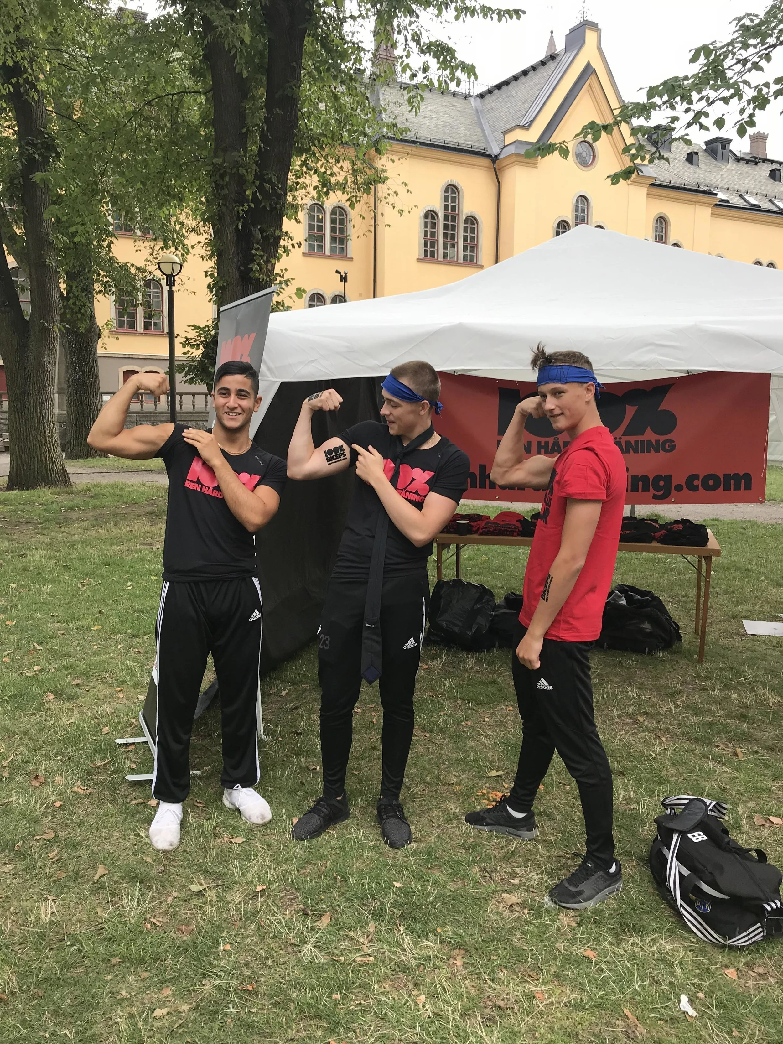 Styrkedemonstration i Linköping. Många kom och ville testa sina krafter i vårt tält. Svagast under helgen var vädret . 