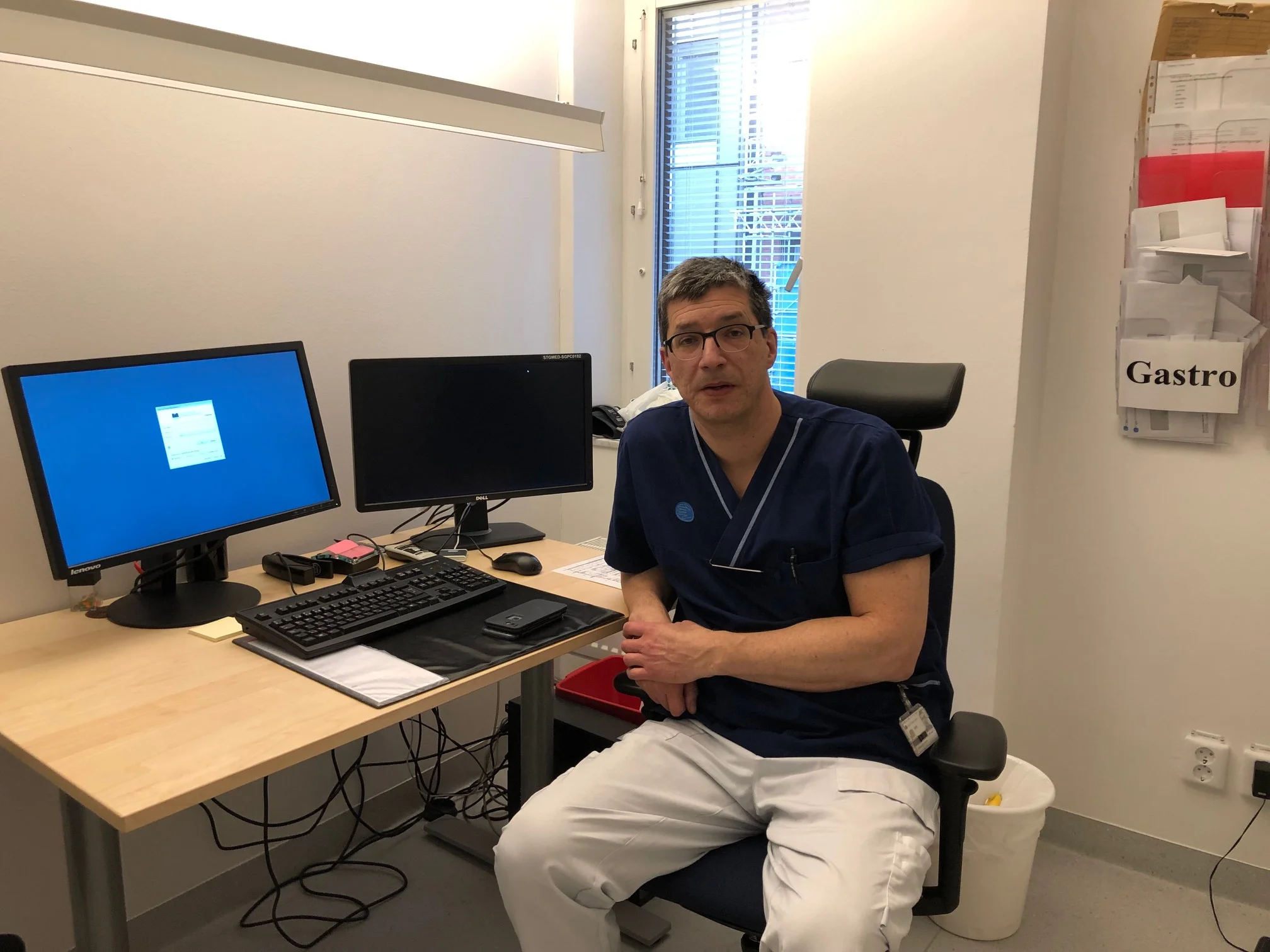 I senaste avsnittet av dopningspodden möter ni endokrinologen Mikael Lehtihet; här på sitt rum på medicinmottagningen på St. Görans Sjukhus.