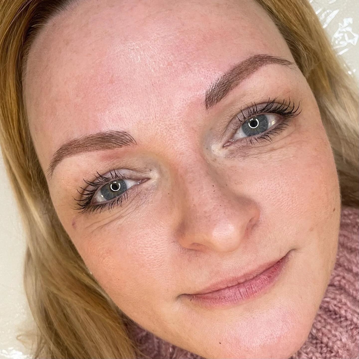 // Blade &amp; Shade Combination Brow: Jessica //

To wake up each day with eyebrows that give beautiful eye-framing definition was the aim of the game for Jessica. We used a combination of microbladed hairstrokes through the front to keep a soft and