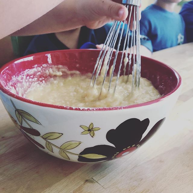 Fine motor, basic mathematics, cause and effect....there are just so many reasons WHY we cook with kids! #creativeclubhouse #letthemplay #myworkisplay #cookingwithkids