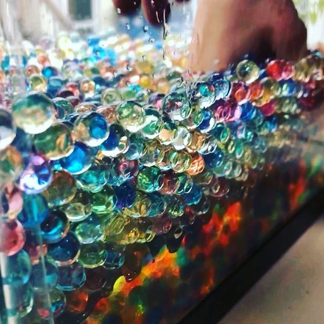 Ooh how we love waterbeads.
#letthemplay #myworkisplay #creativeclubhouse #sensoryexperience