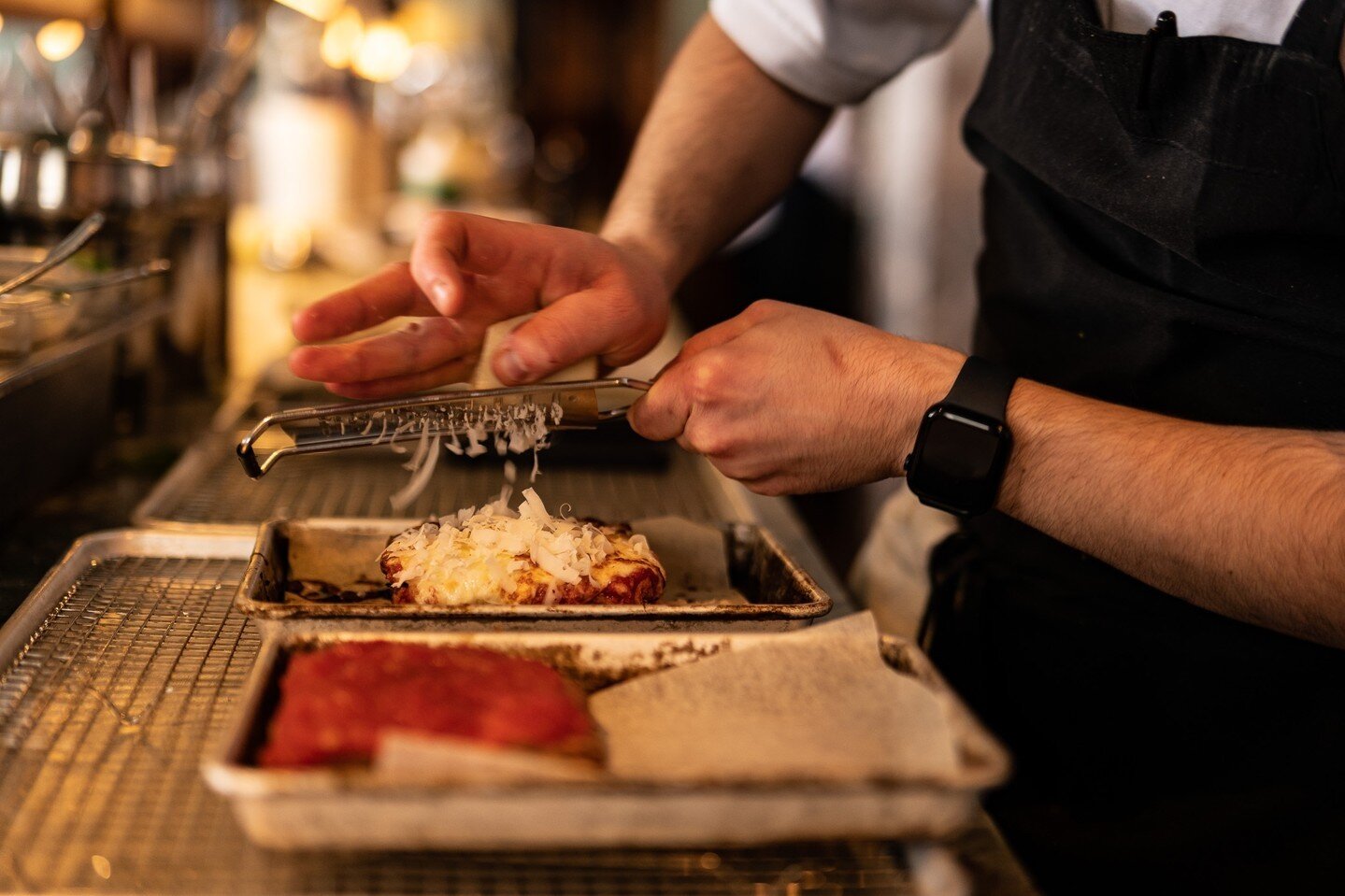 Mets du fromage!!!⁠
⁠
⁠
#cheese #fromage ⁠
⁠
#buvette #deretourensalle #pasta #servirdansdesassiettes #buvetteitalienne #apero #redecouvrirlevieuxportdemontreal #vieuxmontreal #italianfood #italianwine  #homemade #faitmaison #comfortfood #aperitivo #