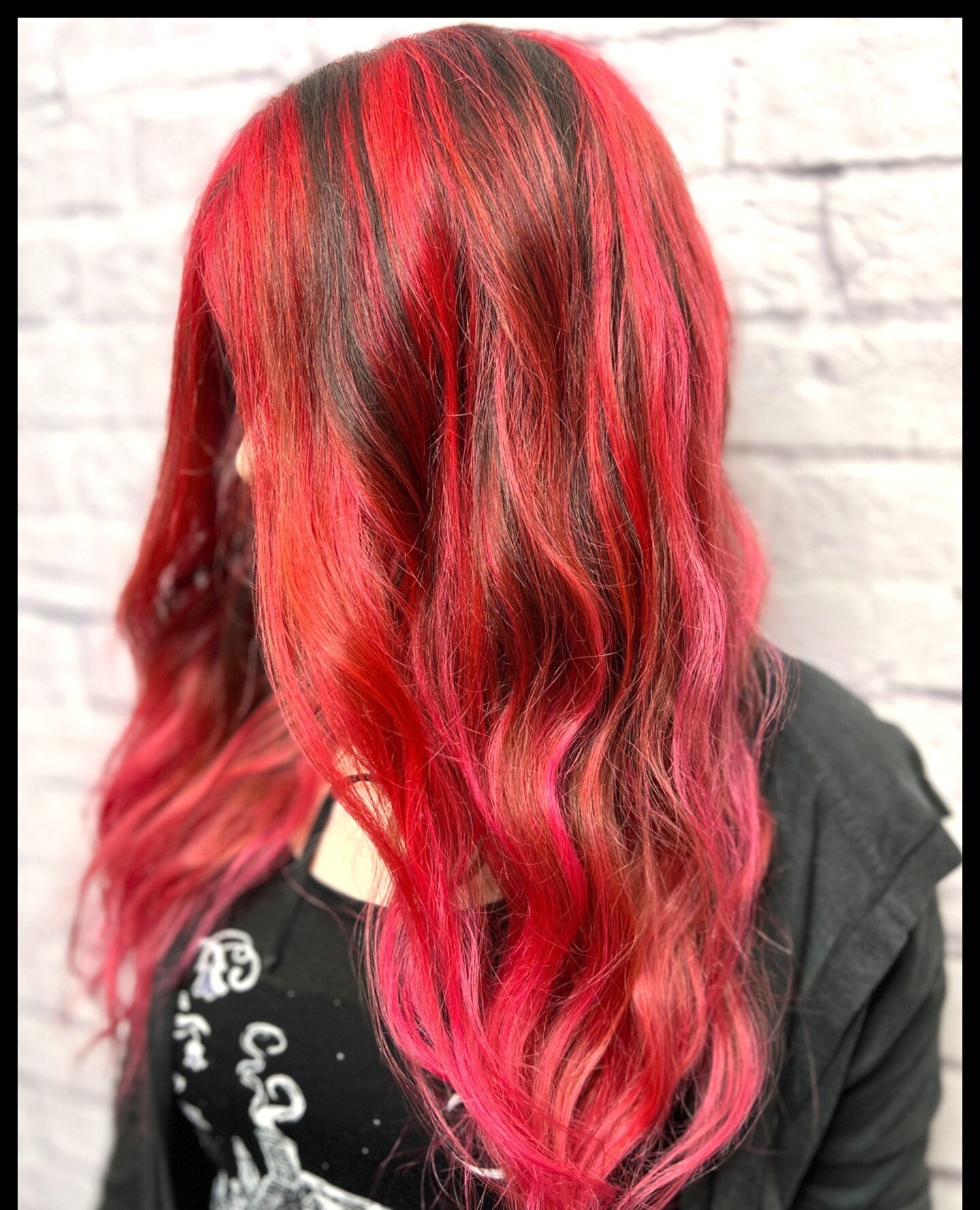 Tiger eye vibes with this fiery creative color!⁠
.⁠
Stylist: Donna ⁠