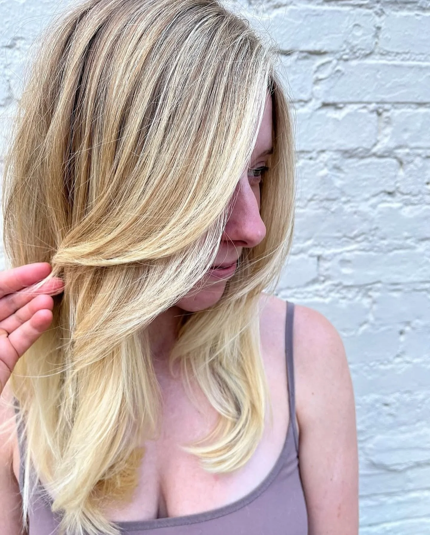 Blondes have more fun ALL YEAR LONG in @abigayle_amara &lsquo;s chair! ✨ How effortless is this blonde look? 

#AshevilleHair #LocalSalonVibes #FamilyOwnedSalon #AshevilleStylist #SupportLocalHair #NCBeauty #HairGoalsAsheville #AshevilleHairArt
#Ashe
