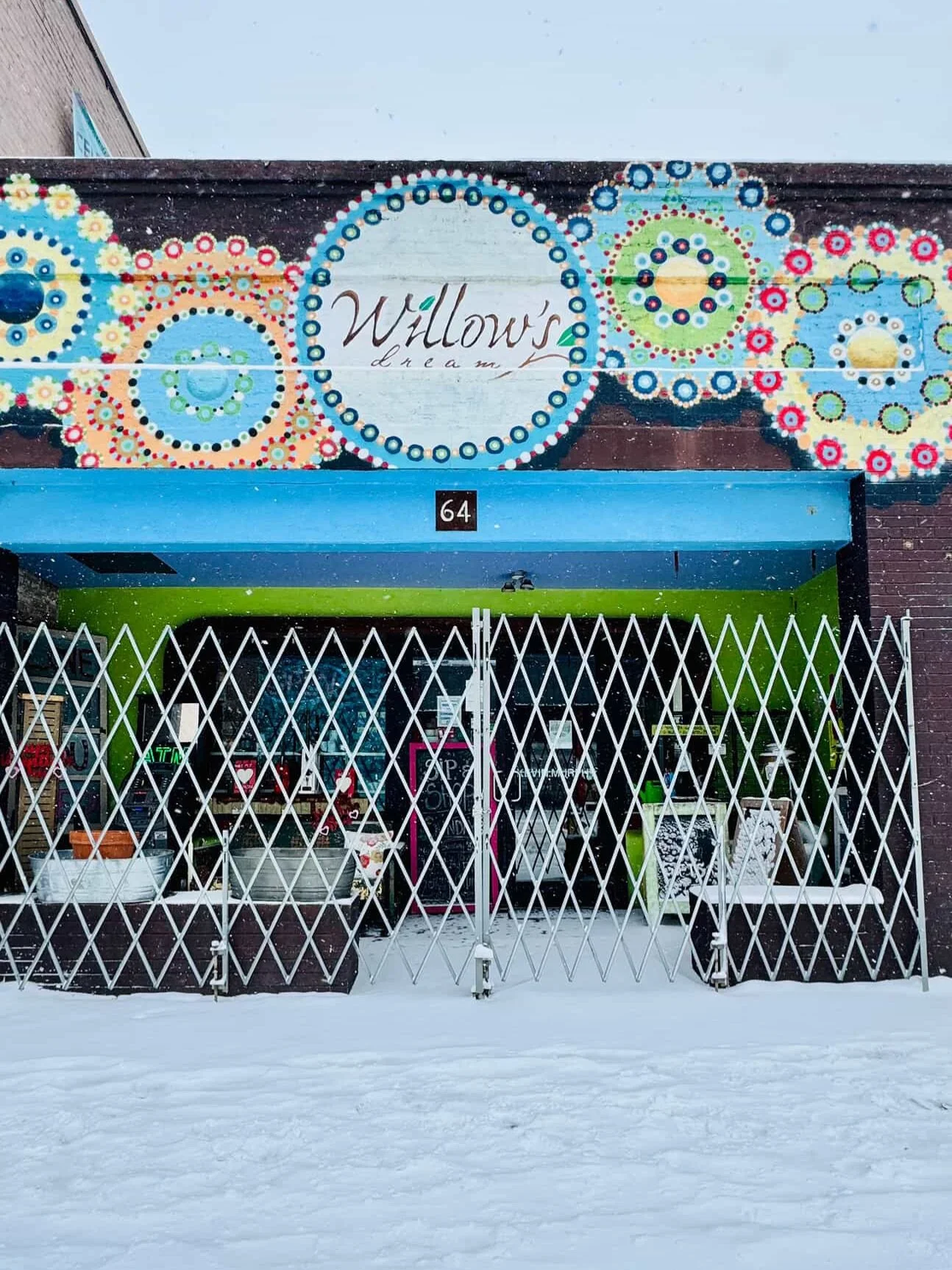 SNOW DAY❄️✨
We miss you all so much &mdash;&mdash; and hopefully we&rsquo;ll be back sooner rather than later, and we&rsquo;ll keep you all updated as soon as we know more ❄️
.
.
.
#snowday #staysafe #ashevillesnow #wintermagic