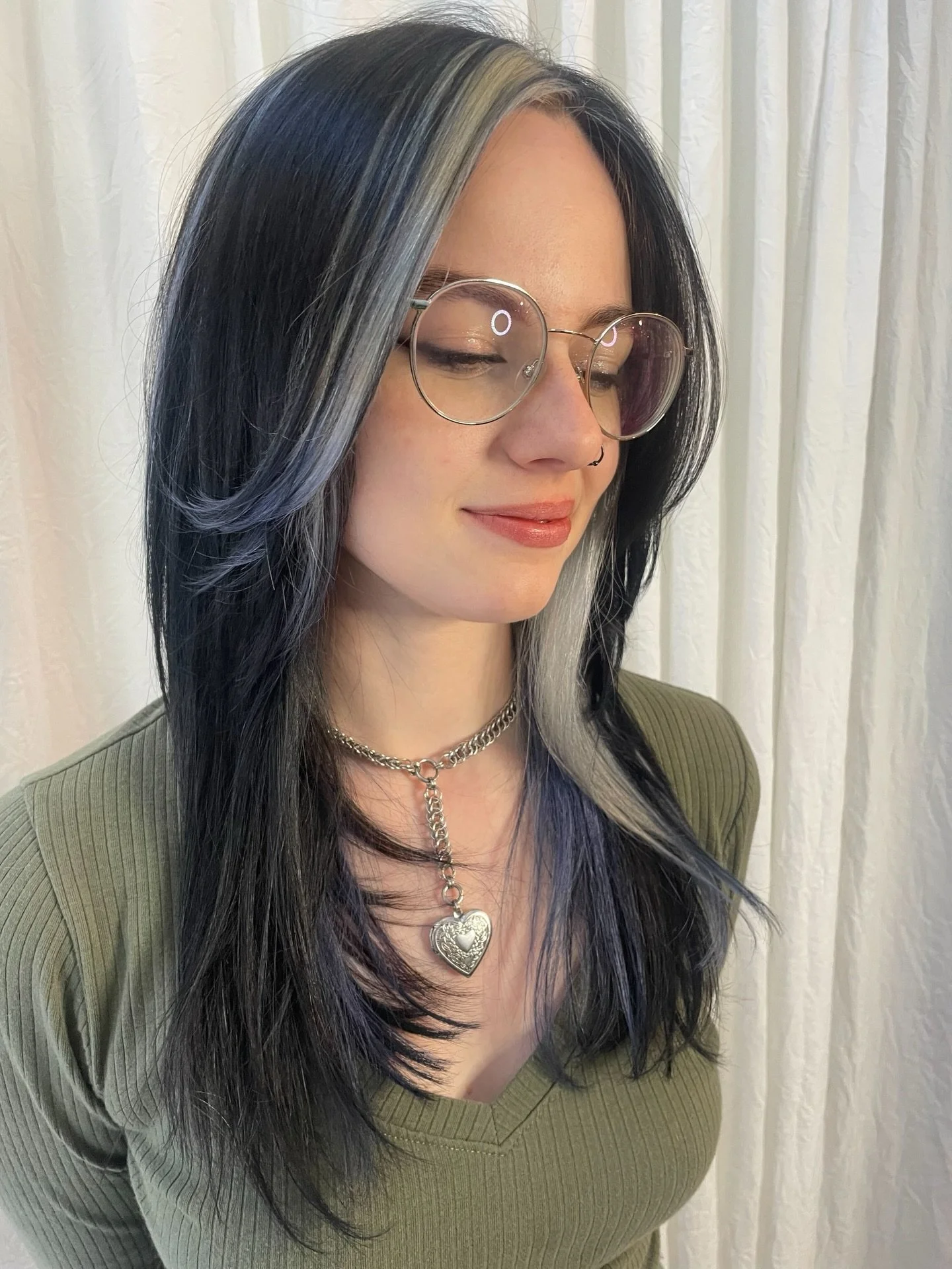 LOVING this color from stylist @cassandra614 ! ✨⚡️
Who doesn&rsquo;t love a high contrast color block?!
.
.
.
#localsalon #828isgreat #ashevillehair #ashevillesalon #ashevillenc