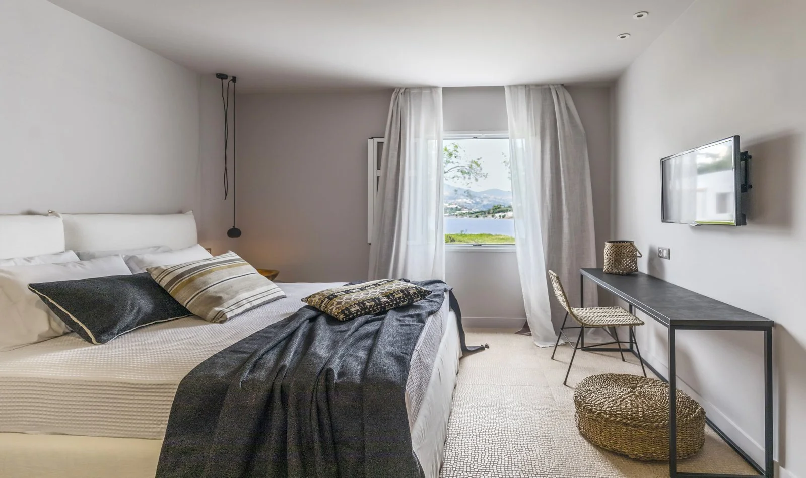 Minos Beach Art Hotel