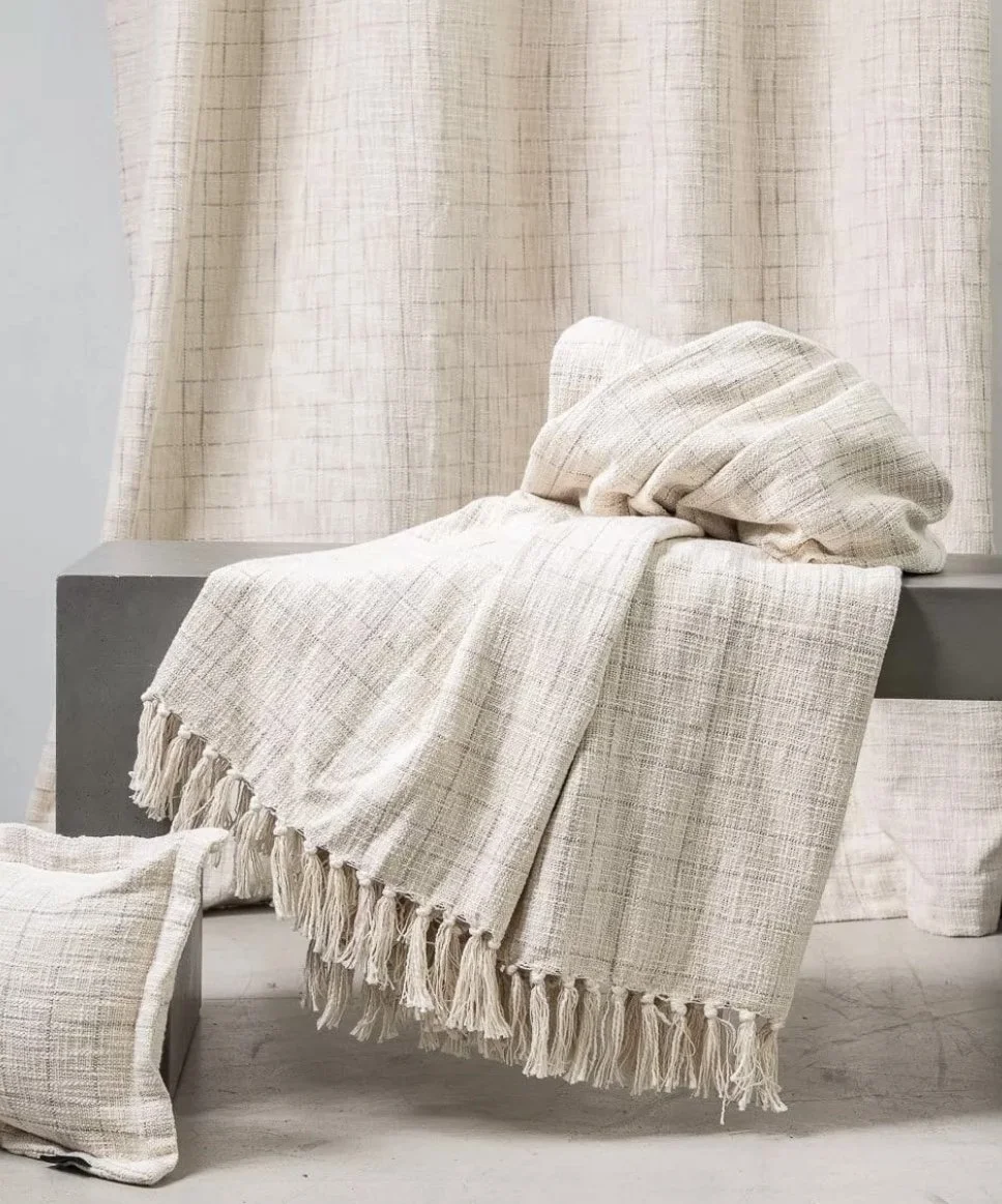 Διαβάστε Το Νέο Άρθρο των Pennie Στο Piraeuspress.gr