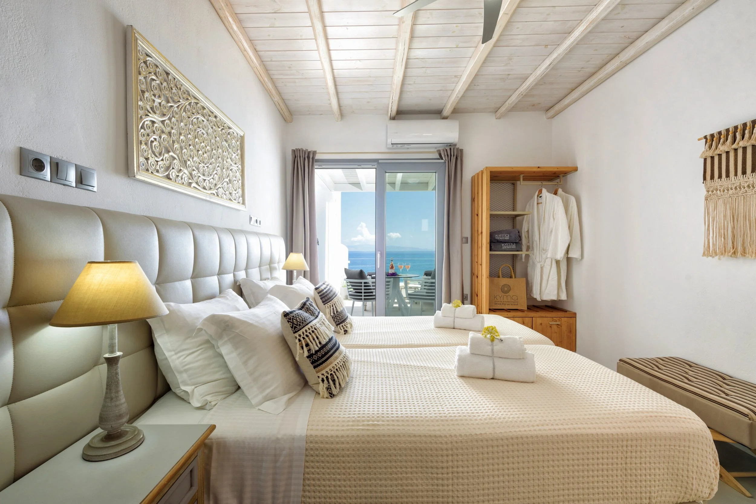 Blue Waves Suites &amp; Apartments 