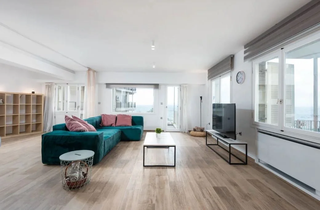 Zeus3 Beach Front Appartment