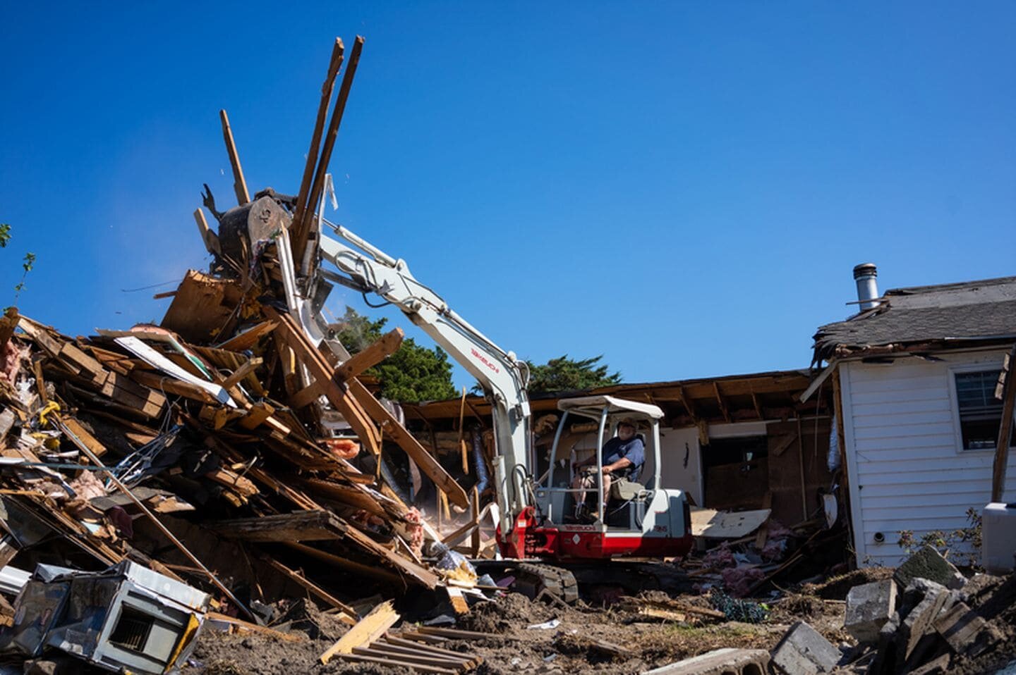 Home-of-Edward-and-Stella-ONeal-torn-down-Hurricane-Dorian-Ocracoke-NC-Daniel-Pullen-The-Washington-Post.jpg