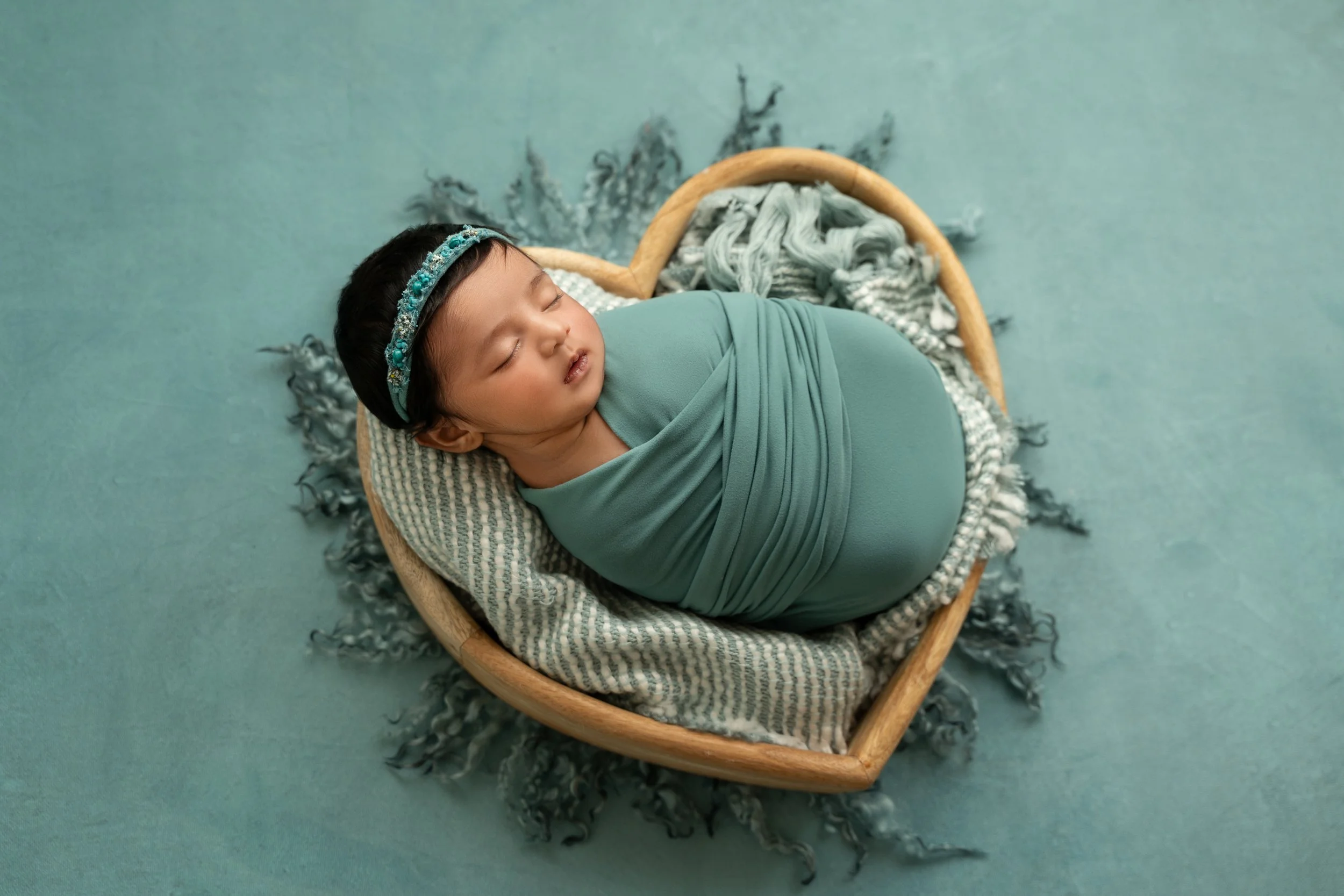 Tara's Simple Newborn Photoshoot Previews