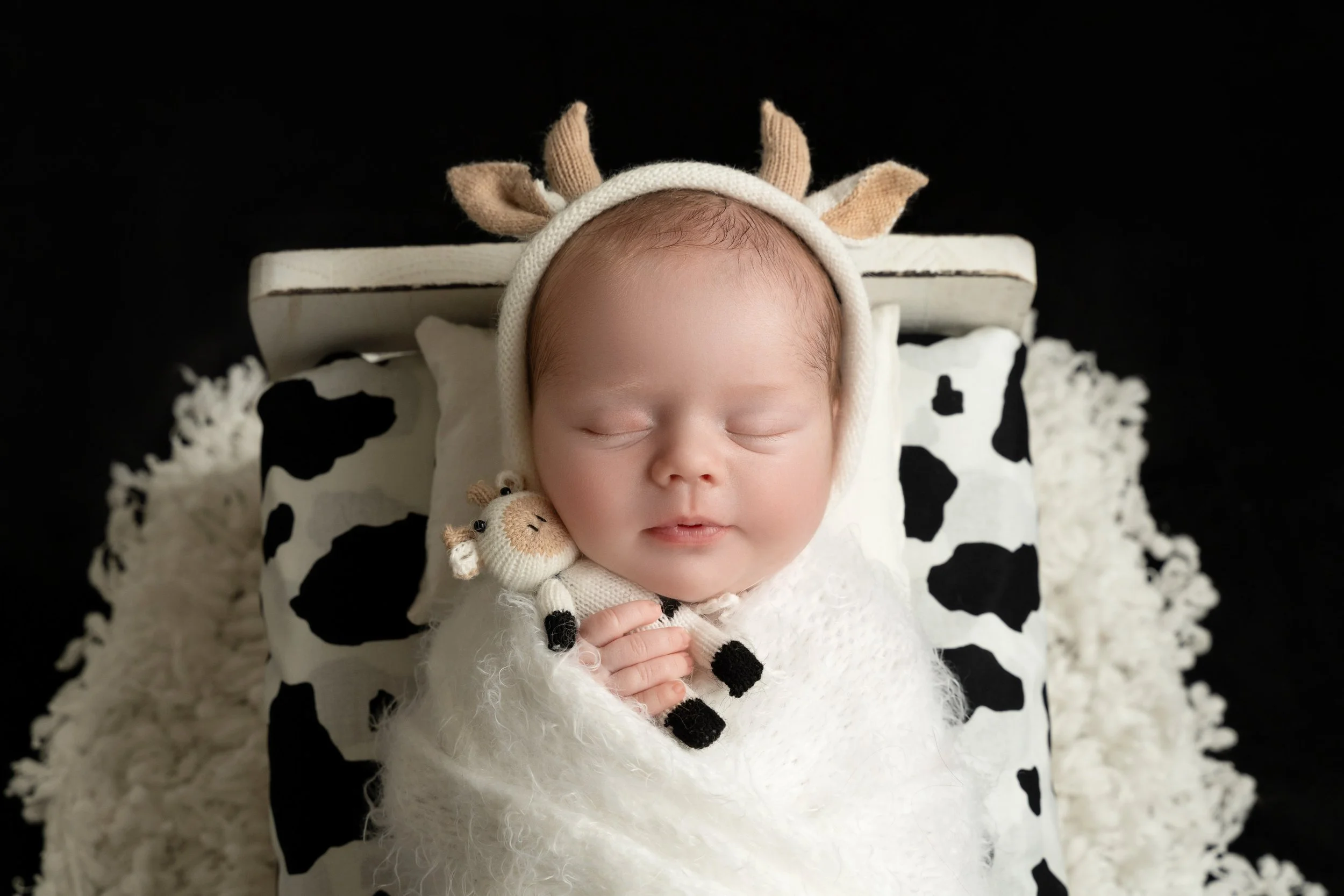 Annie-Mae's Newborn Sneak Peek Photos