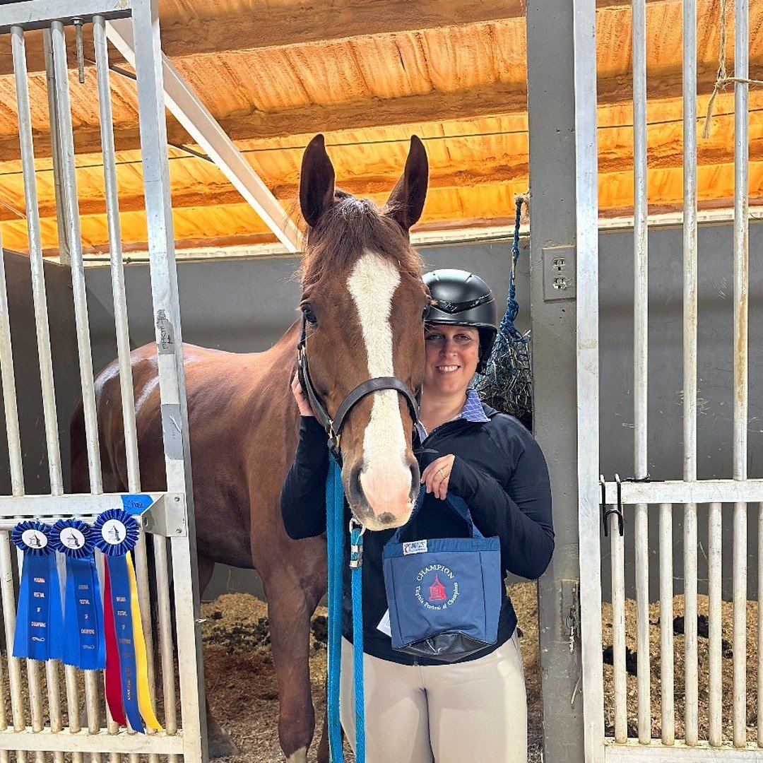 I was basically a little kid with her first pony these past two weeks in Lexington. So grateful for this time getting to know and show MY(!) horse Chase, and for @anttachold, @urbank0925, @ashley_nokesreidenauer, and the rest of team @urbanridgefarm.