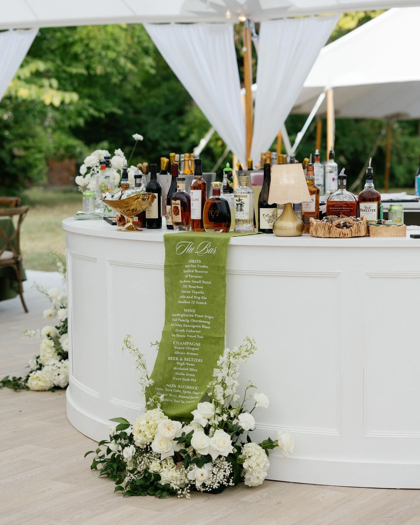 &hearts;️ We are proud to partner exclusively with @clementinecater, a Kentucky-based team with over 40 years of experience creating exceptional dining experiences. 

🍽️ Whether you're planning a wedding, rehearsal dinner, corporate meeting, team re