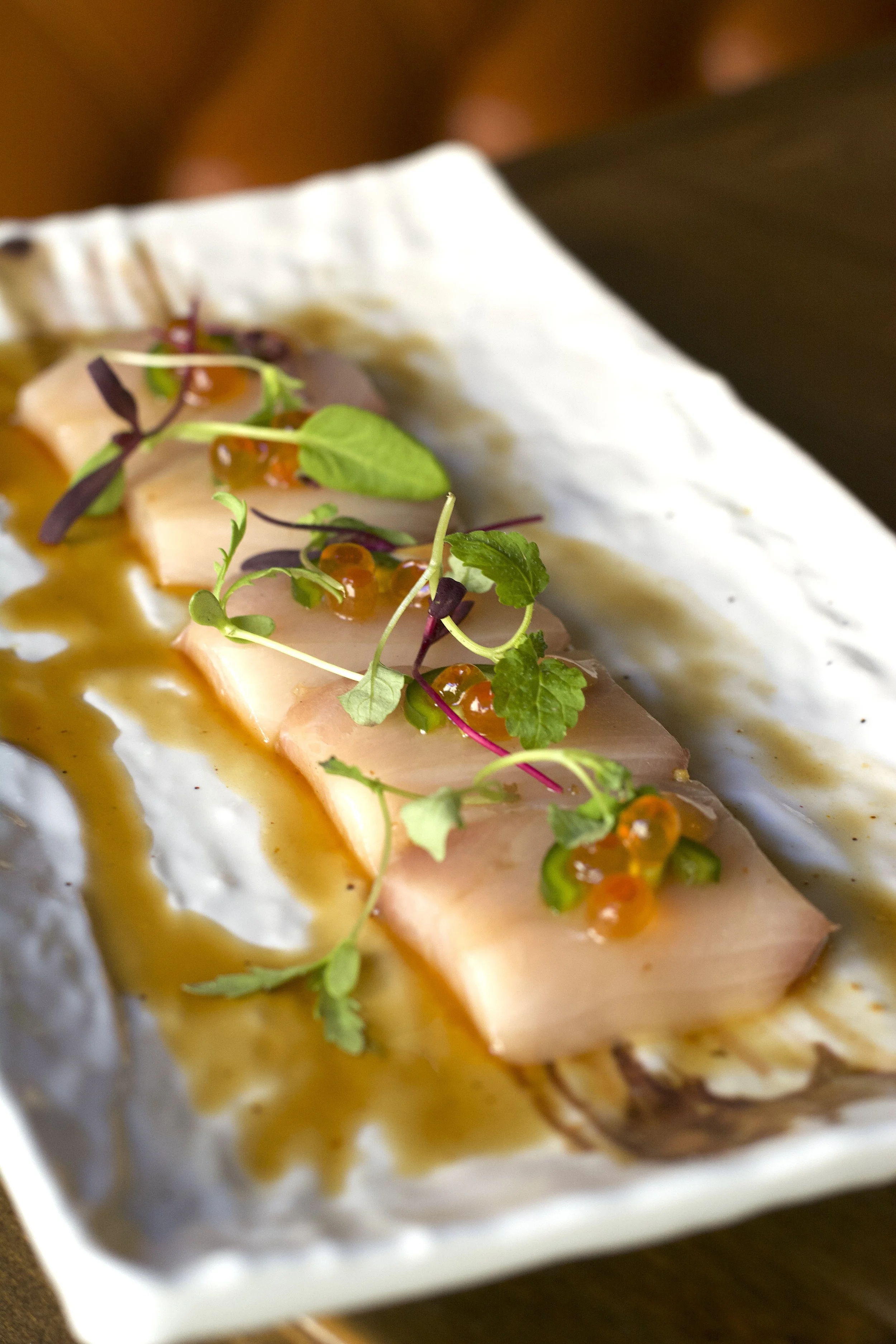 Hamachi Ikura sashimi 9.jpg