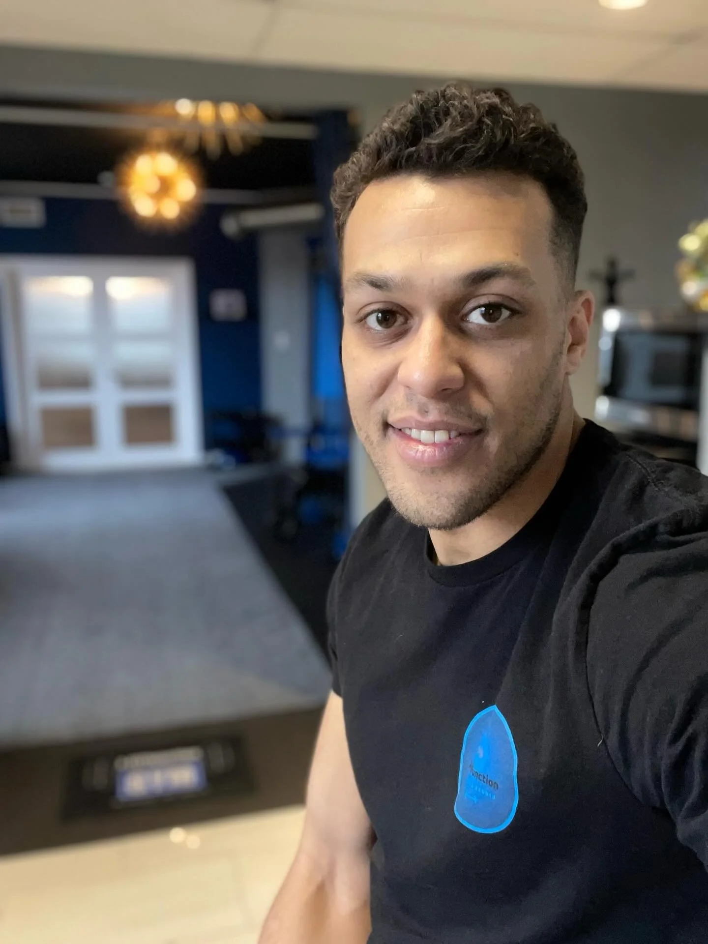 ✨NEW INSTRUCTOR SPOTLIGHT✨

Jon Jones is a certified personal trainer with over 10 years of experience in the fitness industry. He has worked in a variety of roles, including Head Coach, Personal Training Manager, and Fitness Program Coordinator, hel