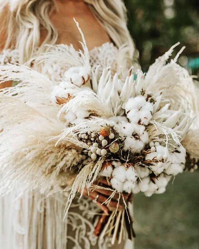 Trend Alert🔥Soft and dreamy Bridal Bouquet#phillybrides #delcobride #weddinginspiration #modernwedding #phillyweddingplanner #wedding florist#hoffmandesigngroup