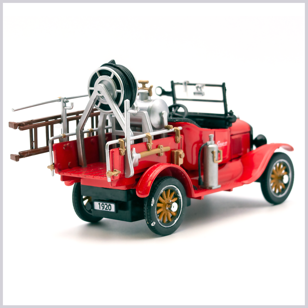 1922 Ford Fire Engine 1/32 Scale Diecast with Certificate of Authenticity 