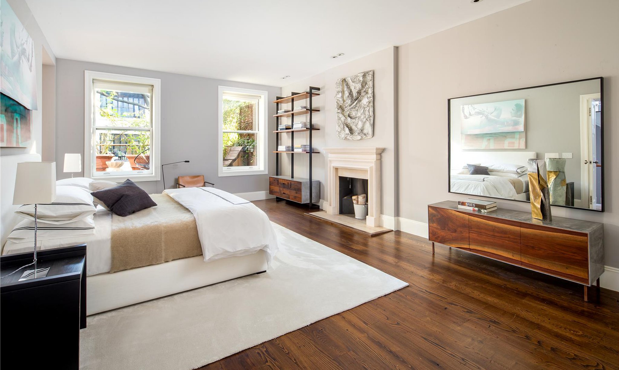 Clean-lines-sunlight-make-large-bedroom-look-even-more.jpg