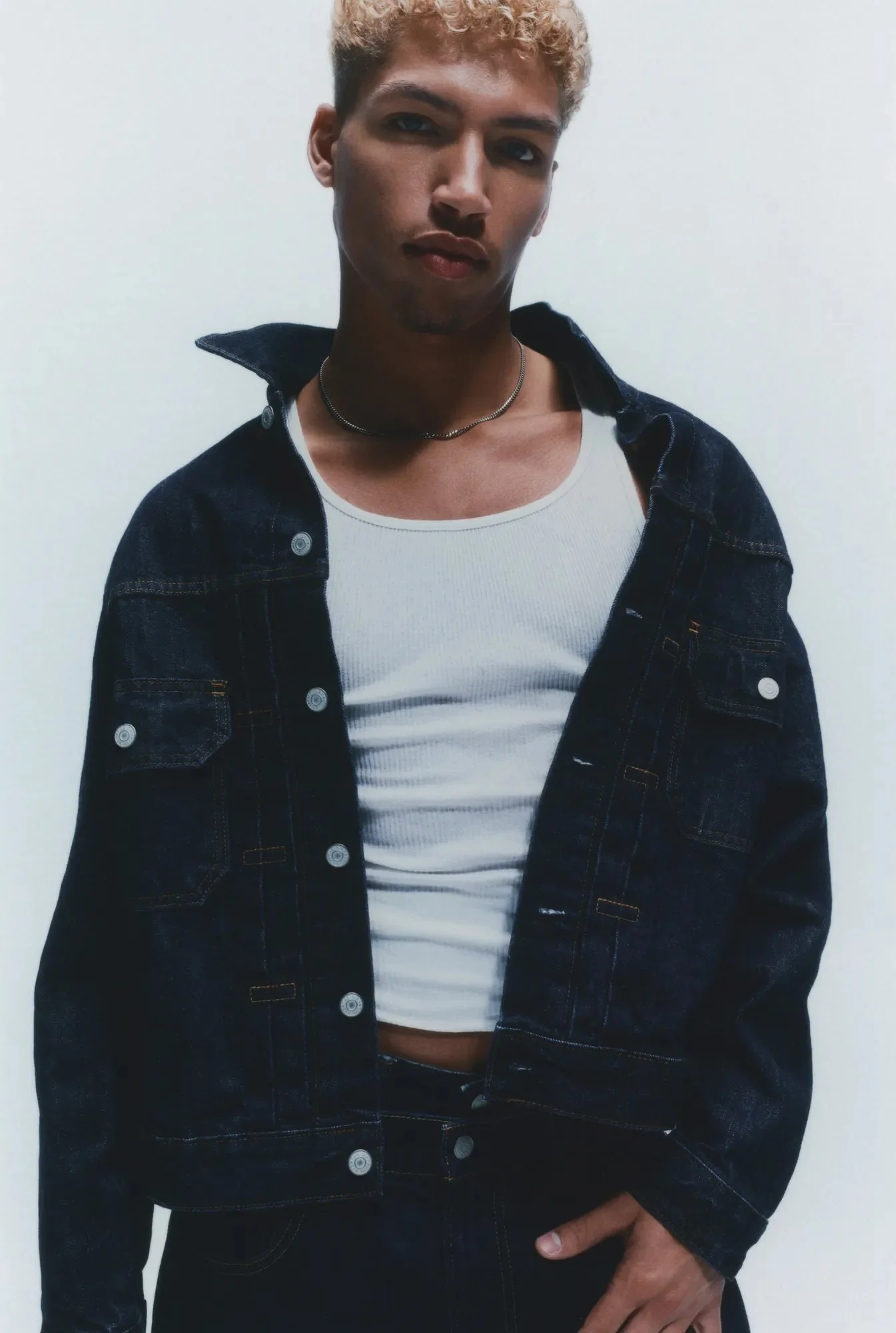202509_HIGHSNOBIETYxGAP_ELONG_BNJ_03.jpg