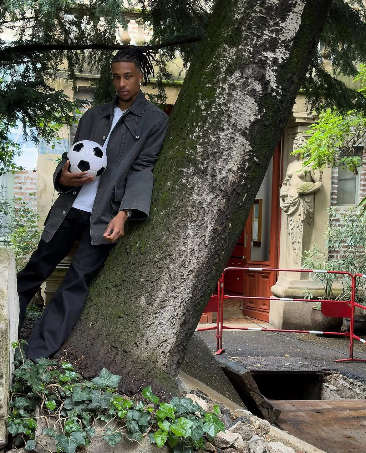 L’international français Michael Olise photographié en une de Highsnobiety par le légendaire pho-4.jpg