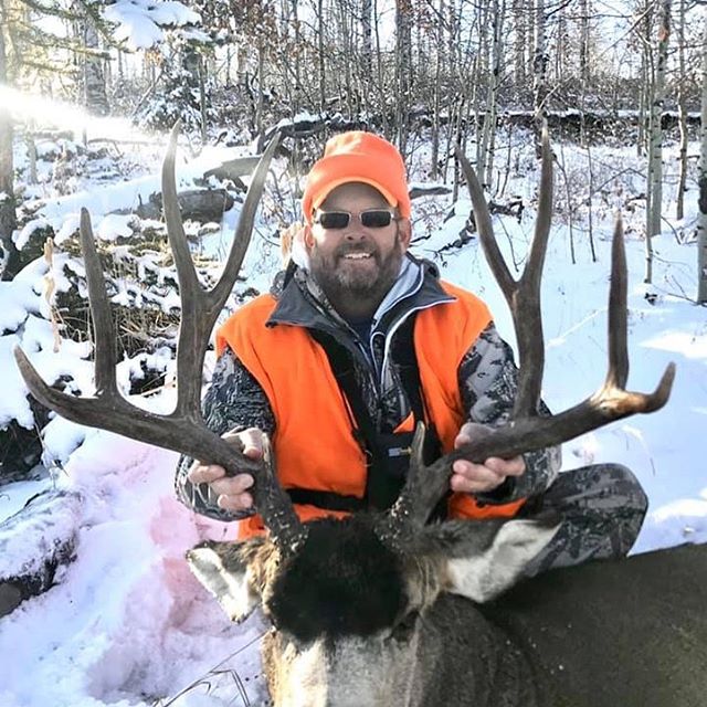 Here&rsquo;s a real nice Bull Basin buck that Chris harvested with us-it was his fifth buck taken on hunts with us-Thanks!!!
#bullbasinguidesandoutfitters #bullbasinguides #bullbasin w#bullbasinoutfitters
#teambullbasin 
#guidedmuledeerhunts #colorad