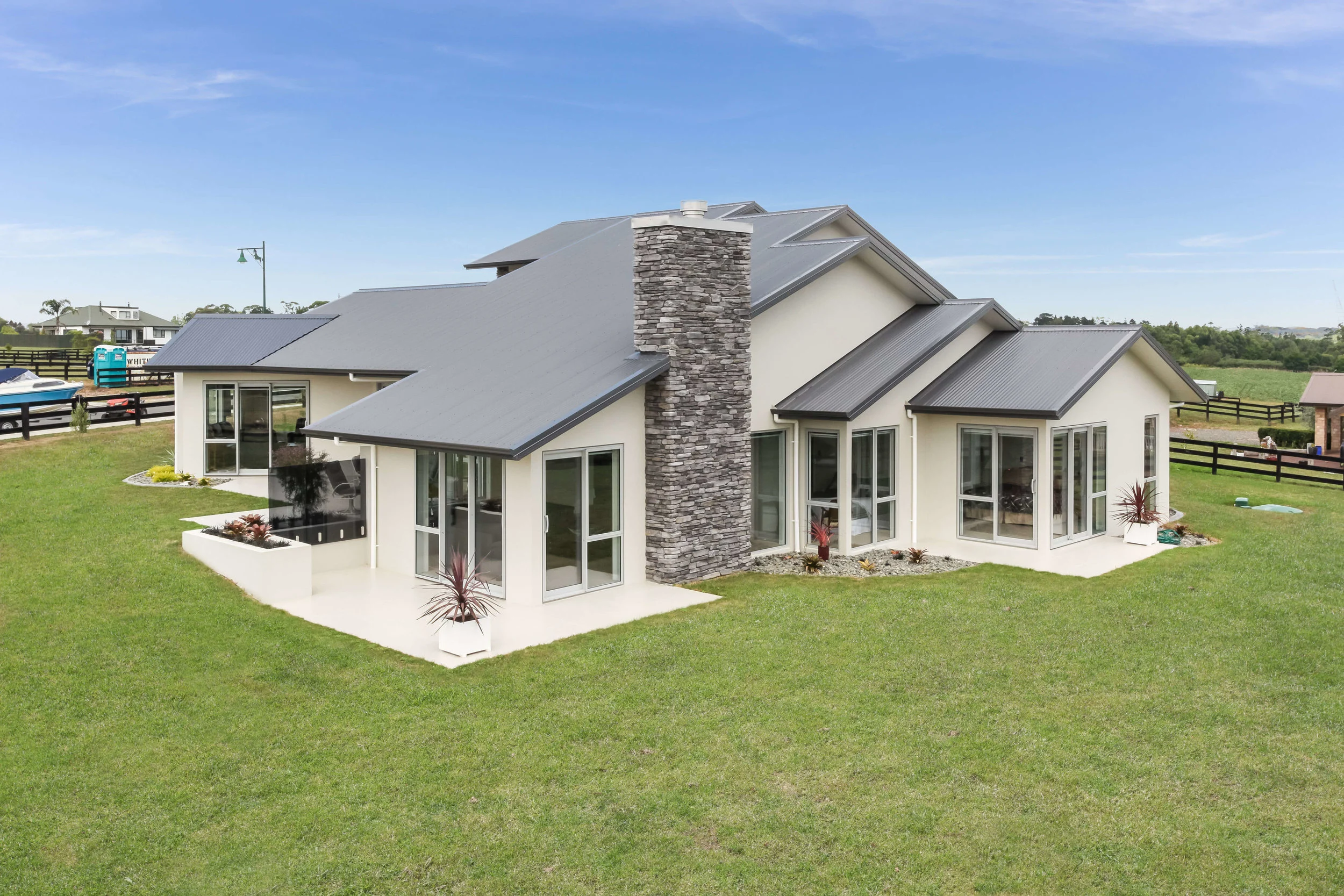 125 McRobbie Road 002.jpg