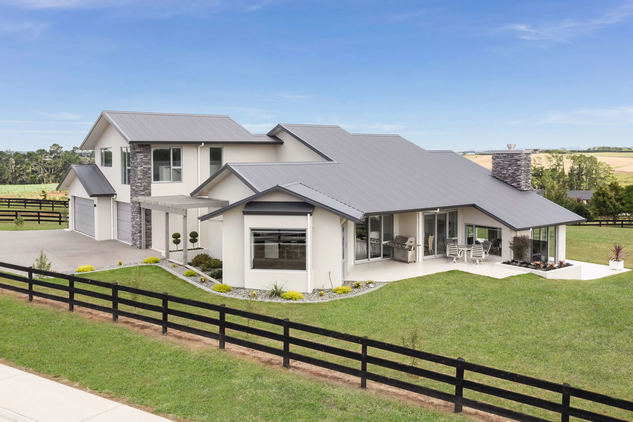 125 McRobbie Road 001.jpg