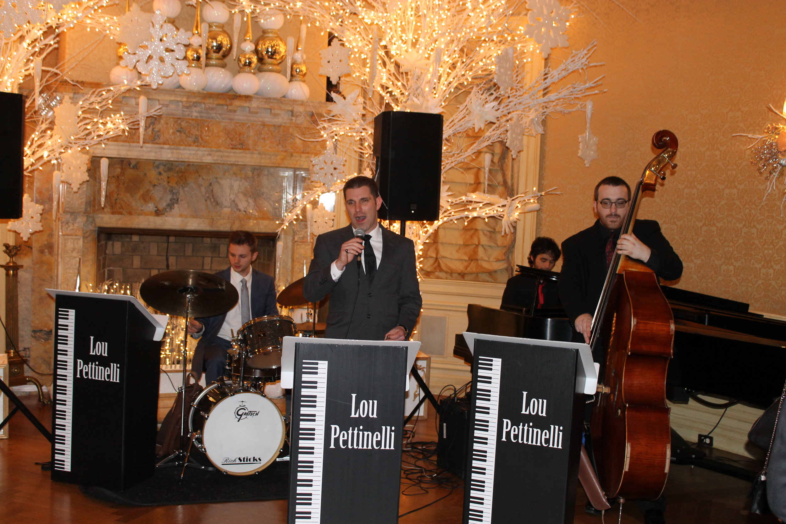 The Lou Pettinelli Band provided the entertainment for the evening.