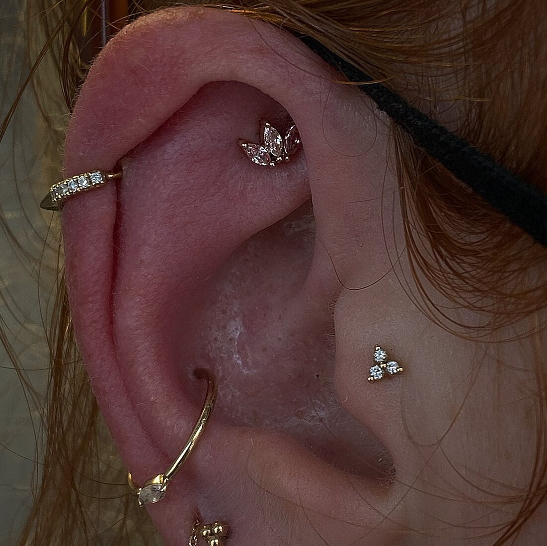 Have you seen this adorable Faux Rook @marie.the.piercer performed using a 14k yellow gold Moet from @buddhajewelryorganics 🧡

So cute and shiny! Perfect to compliment this beauty&rsquo;s existing piercings and stunning collection ! 

Book your appo