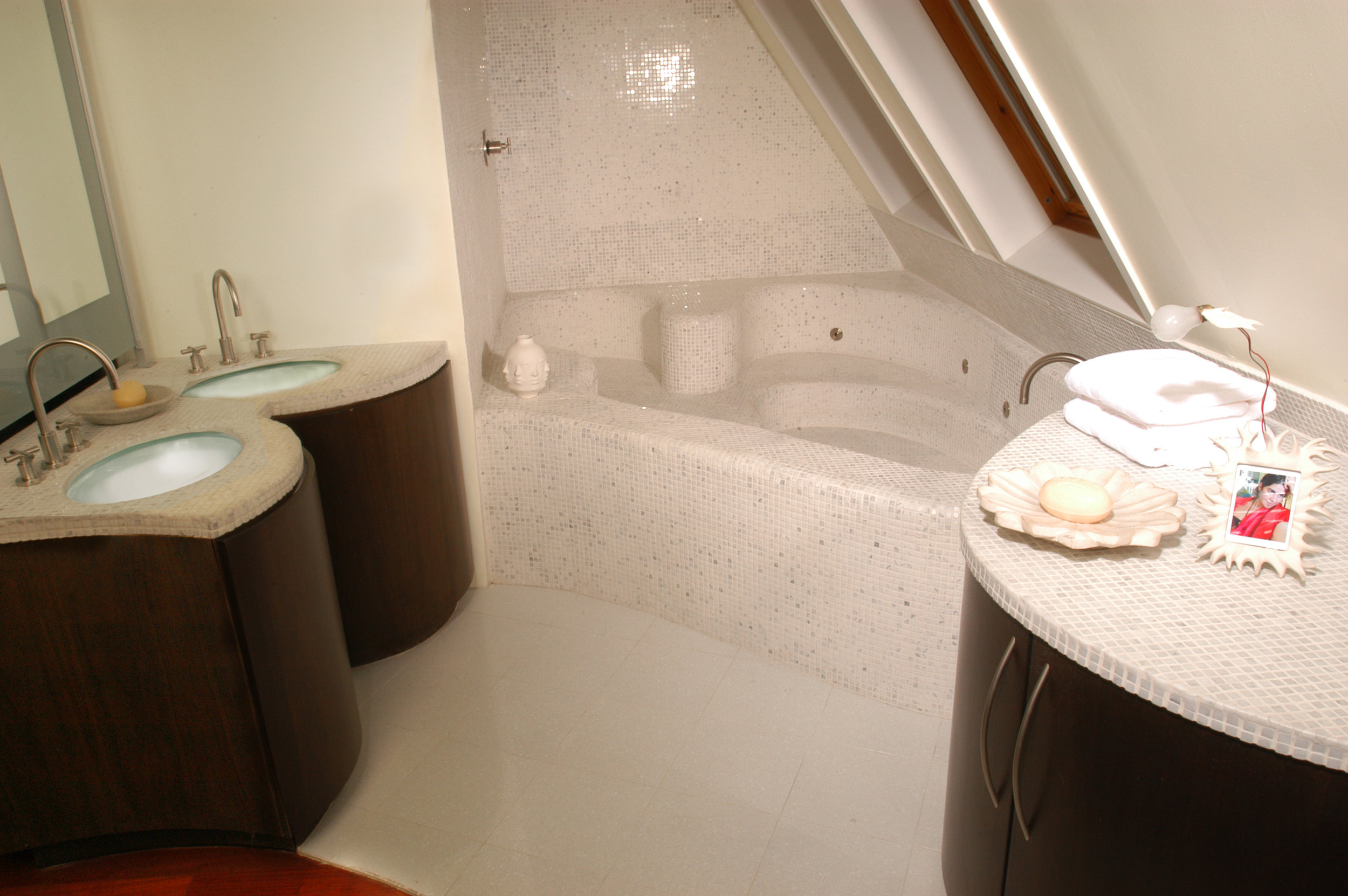 3jacuzzi1.jpg
