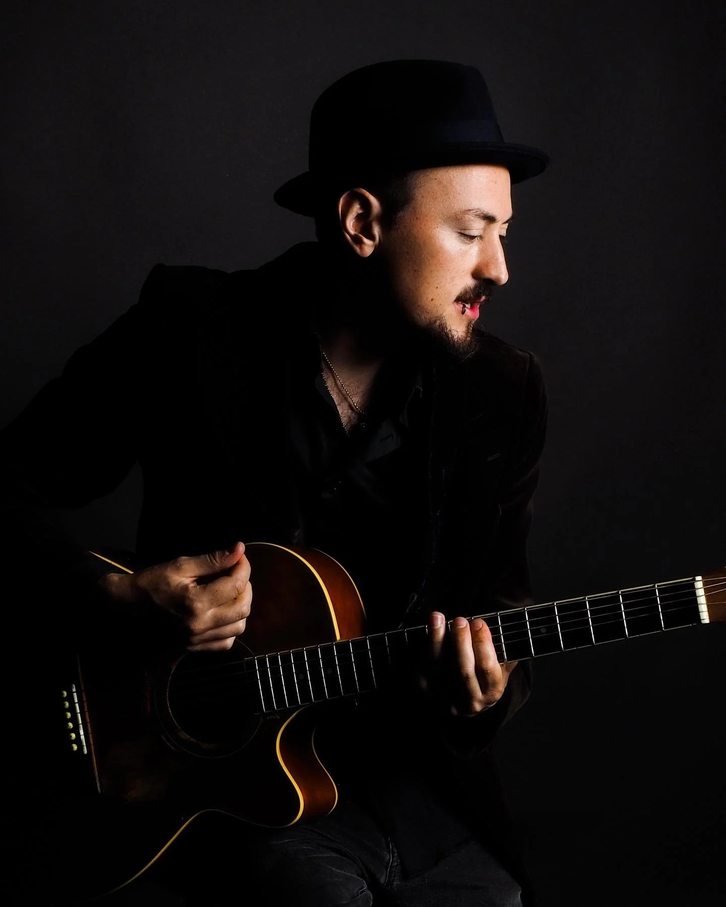 I&rsquo;m excited to play at the beautiful and fun @cocowineco in Brentwood, CA this Friday night! You&rsquo;ll catch me doin&rsquo; my music thang from 7pm to 10:45pm, so come on by for some delicious Cali wine &amp; upbeat tunes🍷🎶

Photo by: @aku