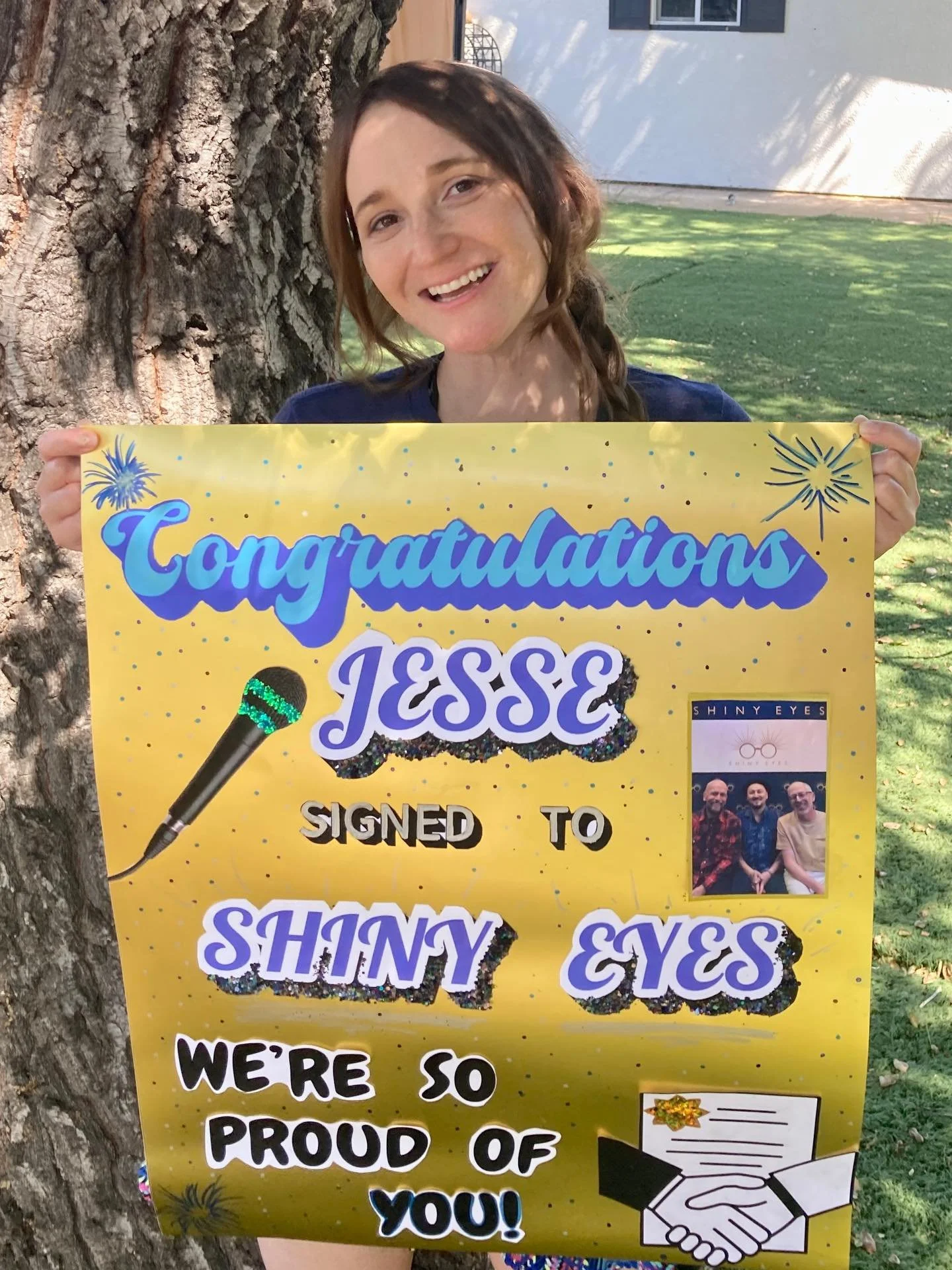 I came home from tour to my girlfriend&rsquo;s big homemade sign because she&rsquo;s the best!

I guess she&rsquo;s as excited as I am that my album drops this summer thanks to @shiny_eyes_studio !!!✨😃🎶

#girlfriend #recorddeal #congratulations