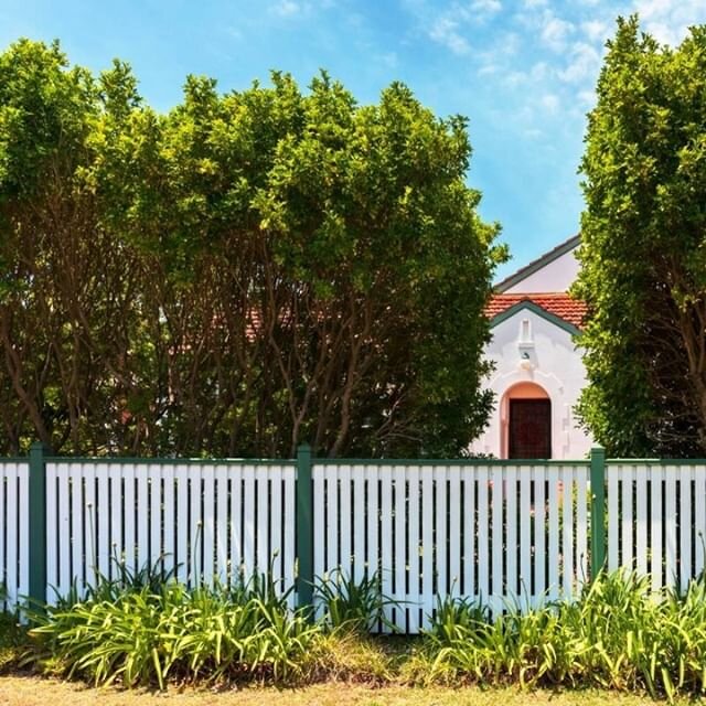 Feeling housebound?⁠ 🏠⁠
⁠
If you have to be stuck at home all day, you want your home to look good!  This is a great time to enhance your house with a new fence!⁠
⁠
We are continuing to serve our customers during the COVID-19 crisis.  Get in touch f